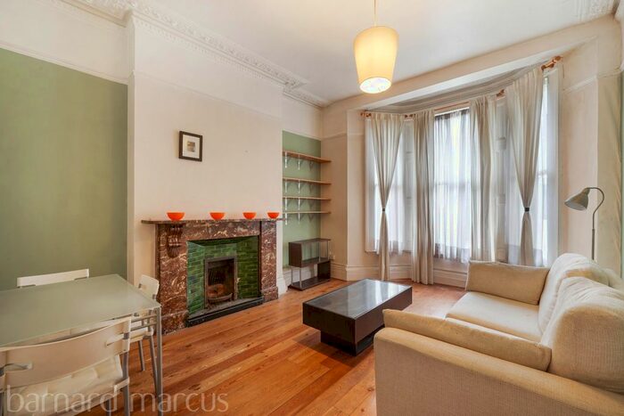 1 Bedroom Flat To Rent In Barons Court Road, Barons Court, W14