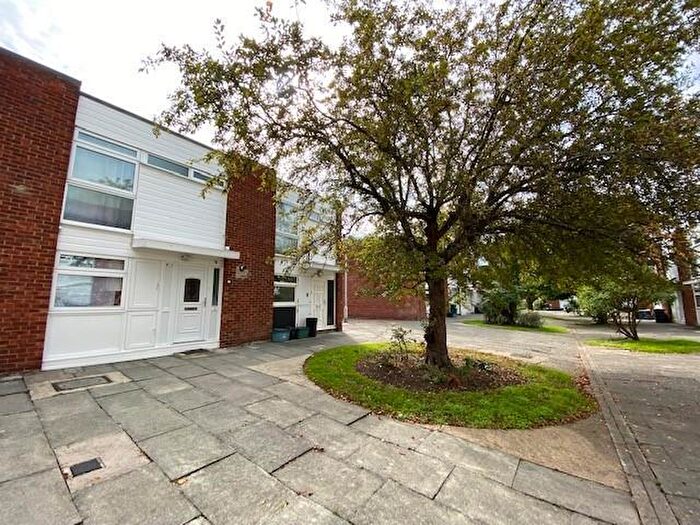 3 Bedroom Terraced House To Rent In Brierley Close, SE25