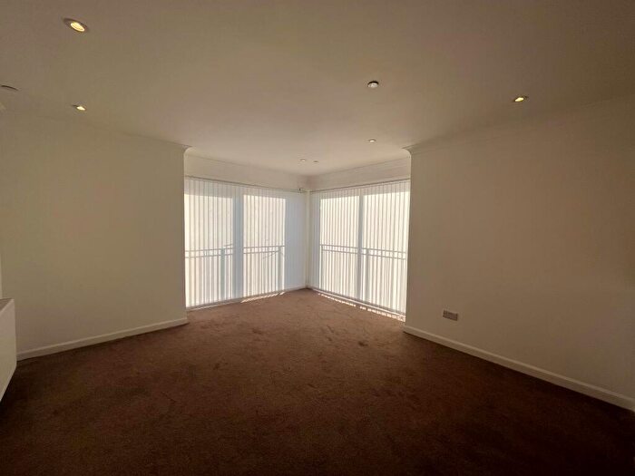 2 Bedroom Flat To Rent In Dean Street, KA3