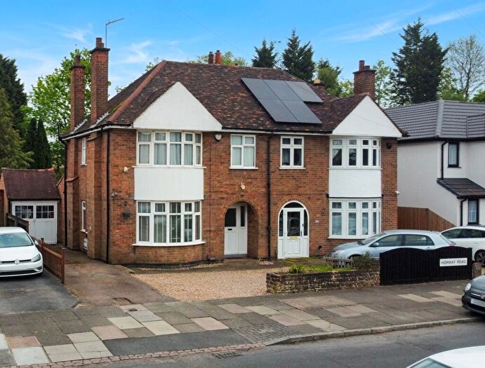 3 Bedroom Semi-Detached House For Sale In Highway Road, Leicester, LE5