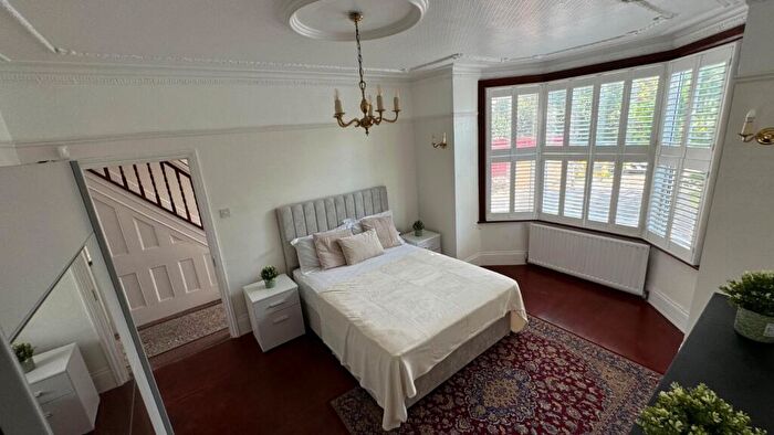 1 Bedroom Property To Rent In Benton Road, Ilford, IG1