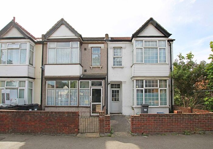 3 Bedroom Terraced House To Rent In Hanworth Road, Hounslow, TW3