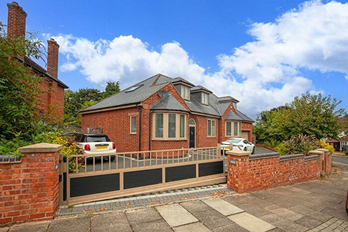 5 Bedroom Detached House For Sale In Park Hill Drive, Aylestone, Leicester, LE2