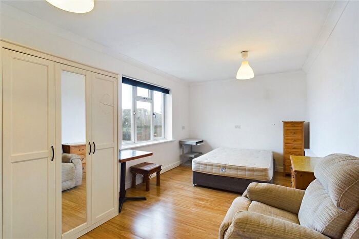 1 Bedroom Property To Rent In Taplow Road, Taplow, Maidenhead, Berkshire, SL6