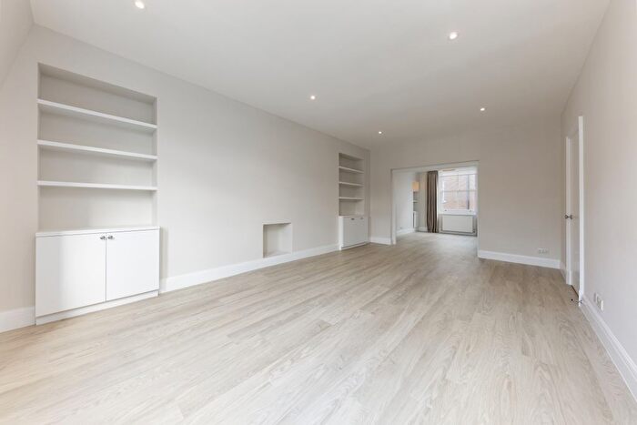 3 Bedroom Flat To Rent In Herbert Crescent, London, SW1X
