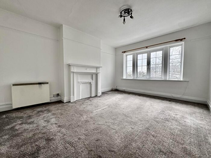 2 Bedroom Flat To Rent In Goring Road, Worthing, BN12