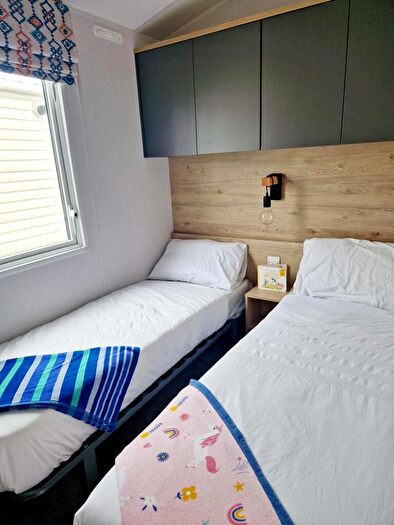 2 Bedroom Caravan For Sale In Seaside Rd, Hull, HU11