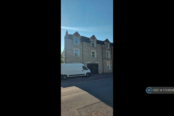 2 Bedroom Flat To Rent In Selwood Court, Frome, BA11