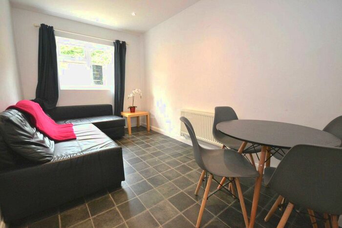 5 Bedroom Terraced House To Rent In Donnington Gardens, Reading, Berkshire, RG1
