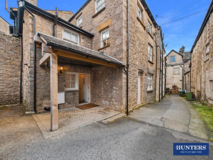 3 Bedroom Property For Sale In Gillinggate, Kendal, LA9