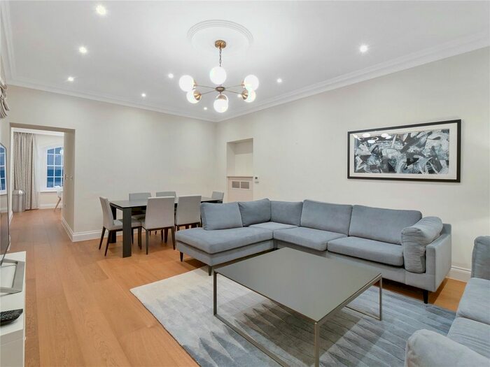 2 Bedroom Flat To Rent In Stratton Street, Mayfair, W1J