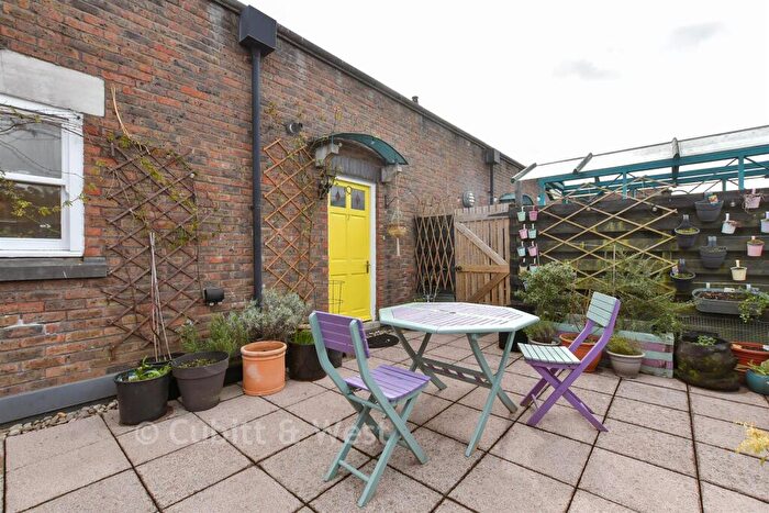 1 Bedroom Apartment For Sale In Brighton Road, Purley, Surrey, CR8