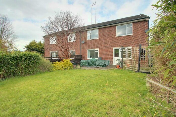 2 Bedroom Maisonette To Rent In Bourne End Lane, Hemel Hempstead, HP1