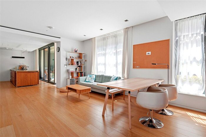 2 Bedroom Flat To Rent In The Askew Building, Bartholomew Close, London, EC1A