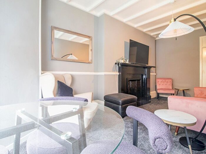 1 Bedroom Flat To Rent In Hillhead, G12