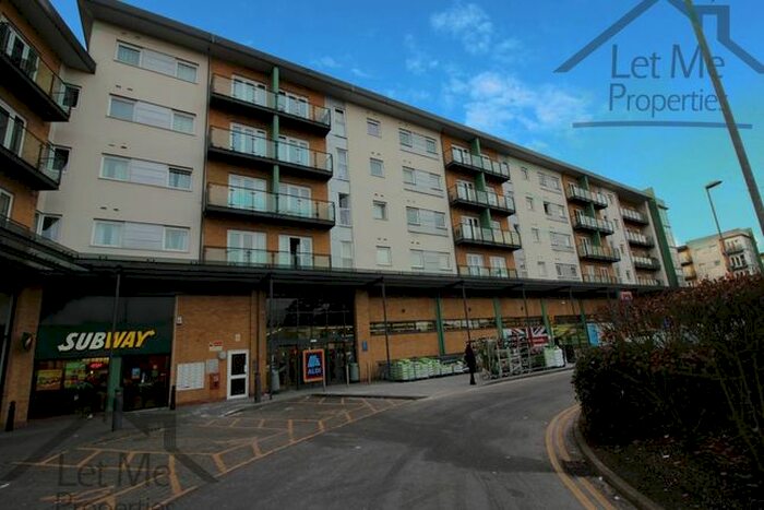 2 Bedroom Flat To Rent In Parkhouse Court, Hatfield, AL10