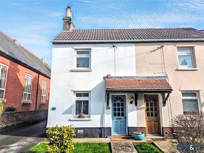 2 Bedroom Flat For Sale In Salterns Road, Poole, Dorset, BH14