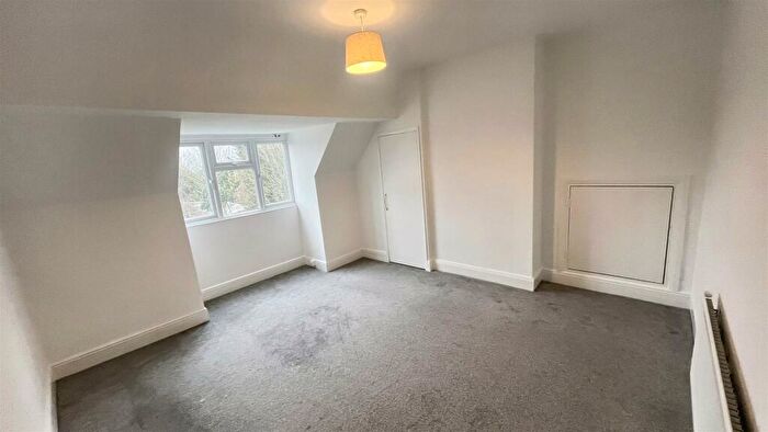 2 Bedroom Apartment For Sale In St. Agnes Road, Moseley - Top Floor Two Bedroom Converted Apartment In Premium Moseley Location With No Chain!!, B13