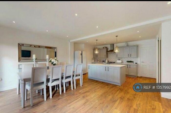 3 Bedroom Semi-Detached House To Rent In Prestwood Drive, Romford, RM5