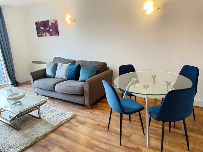 2 Bedroom Flat To Rent In The Bridge, Dearmans Place, Salford, Manchester, M3