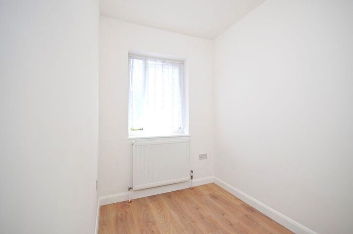 2 Bedroom End Of Terrace House To Rent In Mashie Road, Acton, W3