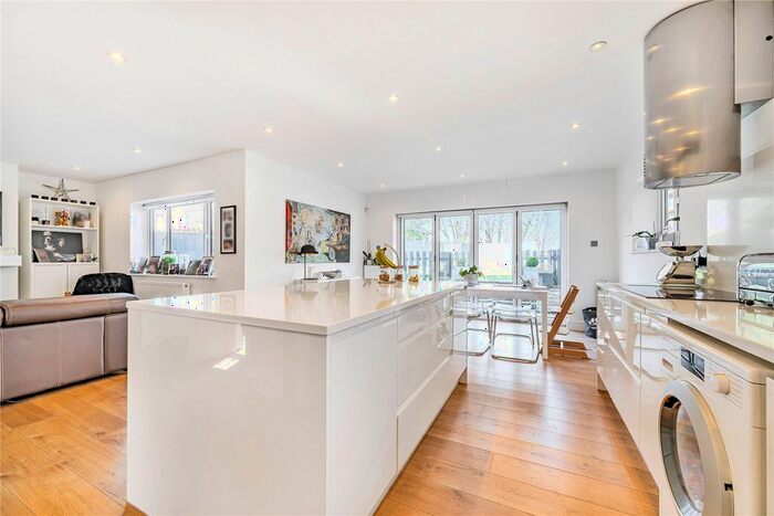 4 Bedroom Semi-Detached House For Sale In The Ridgeway, Enfield, EN2