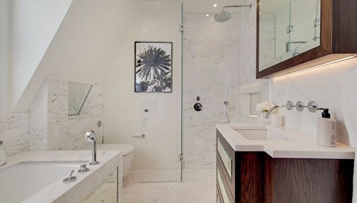 3 Bedroom Flat To Rent In Prince Of Wales Terrace, London, W8