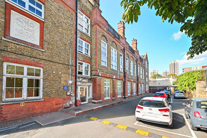 1 Bedroom Flat For Sale In Mulberry Court, Shadwell, London, E1
