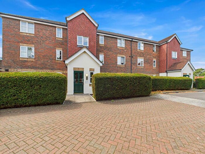 2 Bedroom Flat For Sale In Whitehead Way, Lavender Grange, Aylesbury, HP21