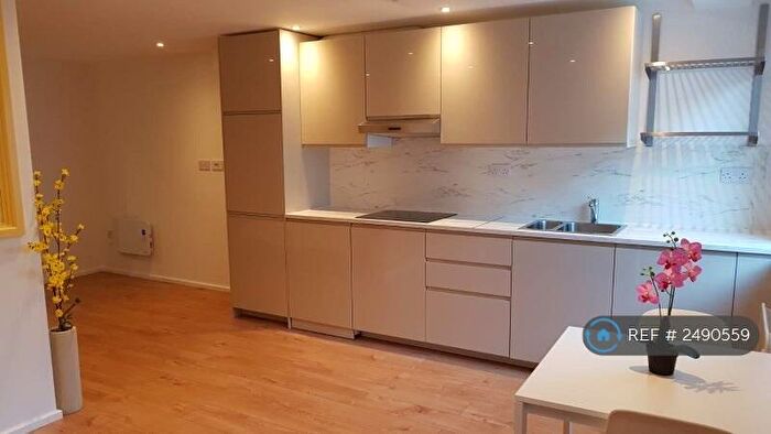 Studio To Rent In Hackney, London, N1