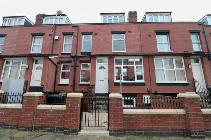 2 Bedroom House To Rent In Copperfield Grove, Leeds, West Yorkshire, Uk, LS9