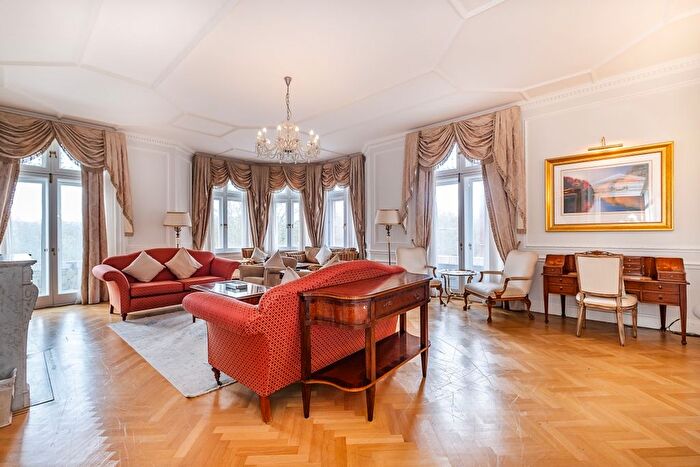 6 Bedroom Flat To Rent In Kensington Road, London, W8