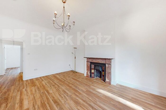 2 Bedroom Flat To Rent In Denbigh Road, Notting Hill, W11