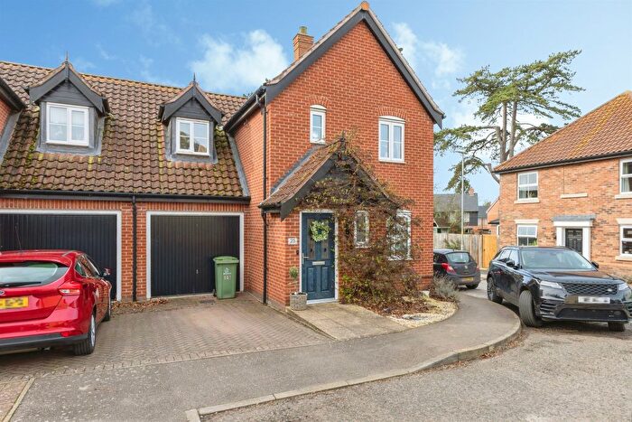 3 Bedroom Link Detached House For Sale In Bryony Way, Attleborough, NR17