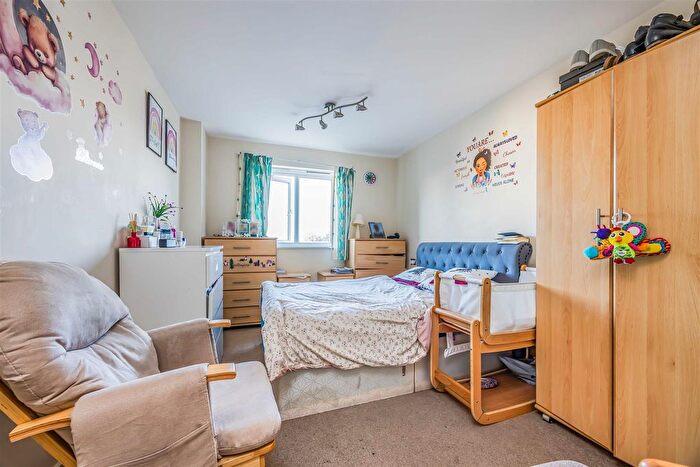 2 Bedroom Flat For Sale In Gisors Road, Southsea, PO4