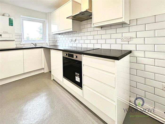 2 Bedroom Flat For Sale In Berkeley Mount, Old Road, Chatham, Kent, ME4