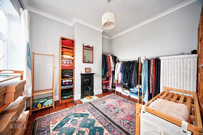 3 Bedroom Terraced House For Sale In St. Saviours Crescent, Luton, Bedfordshire, LU1