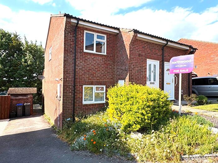3 Bedroom Semi-Detached House For Sale In Lawrence Close, Amesbury, SP4