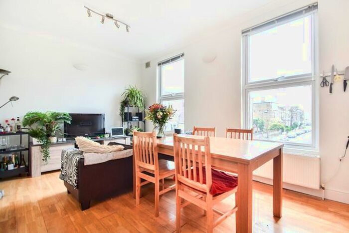 2 Bedroom Flat To Rent In Evering Road, London, N16