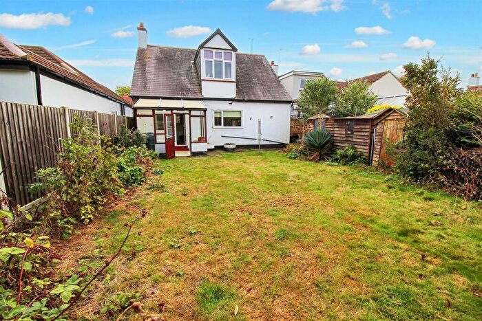 3 Bedroom Chalet For Sale In Pavilion Drive, Leigh-On-Sea, SS9