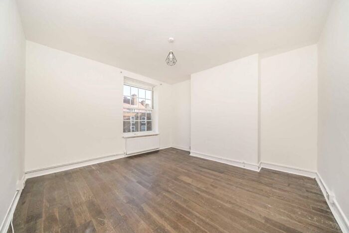 3 Bedroom Flat To Rent In Union Grove, South Lambeth, SW8