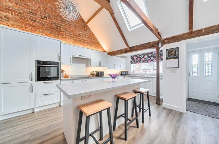 4 Bedroom Semi-Detached Bungalow For Sale In High Street, Caythorpe, NG32