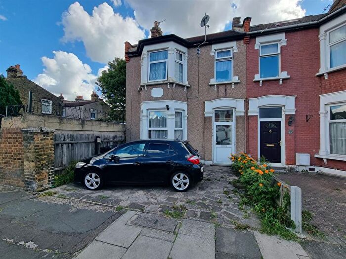 3 Bedroom End Of Terrace House For Sale In Colenso Road, Ilford, IG2