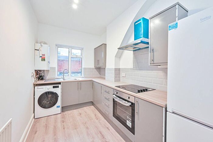 2 Bedroom Flat To Rent In Brondesbury, Brondesbury, London, NW6