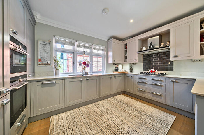 2 Bedroom Apartment For Sale In Westerham Road, Keston, Kent, BR2
