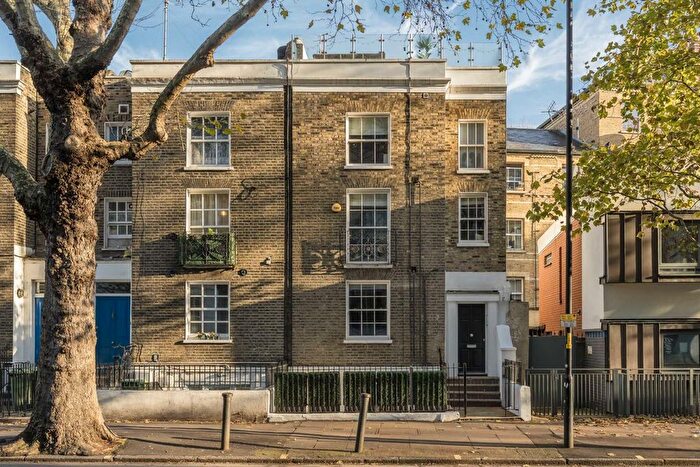 2 Bedroom Maisonette For Sale In Waterloo Road, Southbank, SE1