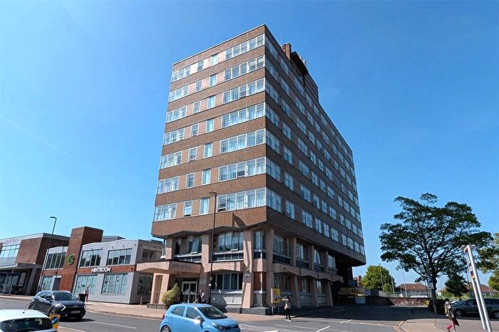 1 Bedroom Flat For Sale In Priory Heights, Dunstable, Bedfordshire, LU5