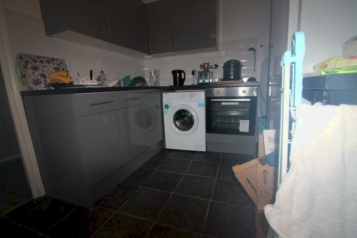 1 Bedroom Flat To Rent In A Victoria Street, Hucknall, Nottingham, NG15