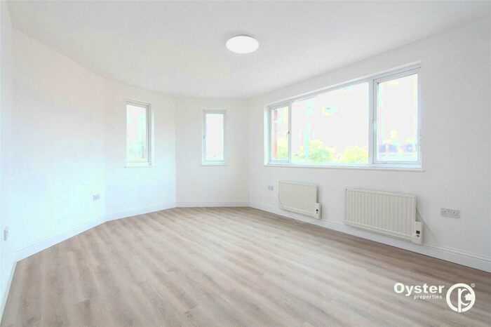 3 Bedroom Apartment To Rent In Kenton Road, Harrow, HA3