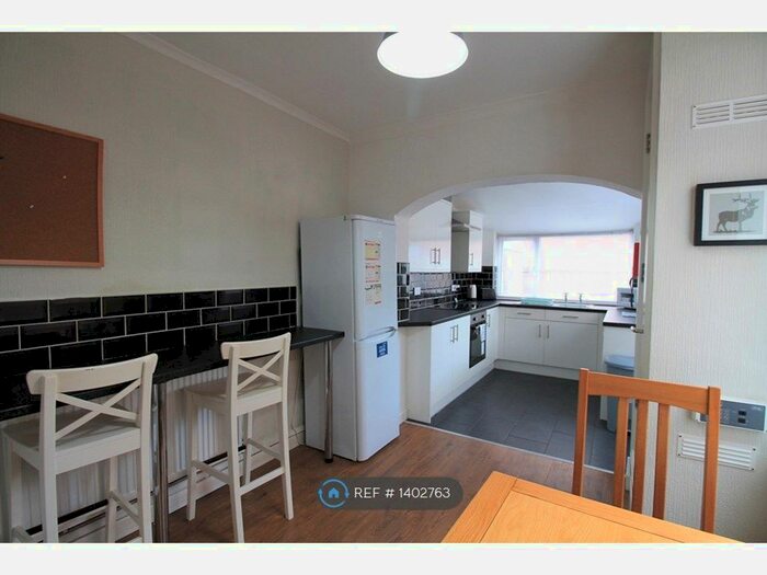 3 Bedroom Terraced House To Rent In Newland Avenue, Hull, HU5